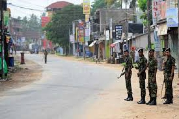 இலங்கையில் அவசியமானால் உடனடியாக நாடு தழுவிய ஊரடங்குச் சட்டம்- பாதுகாப்பு தரப்பினர்  இணக்கம்! 